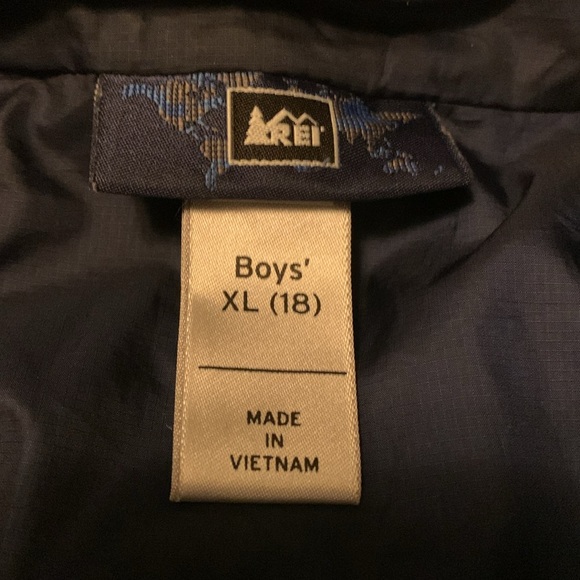 REI boys light packable puffer - Picture 2 of 10